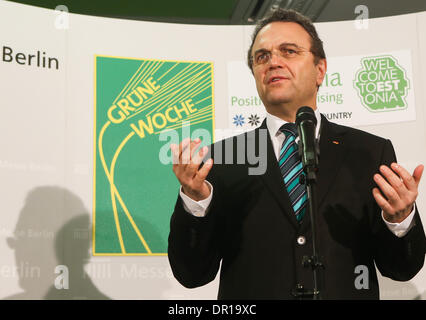 Berlin, Allemagne. 17 Jan, 2014. La ministre de l'Agriculture allemand Hans-Peter Friedrich parle au cours de la 79e Semaine verte internationale de Berlin l'agriculture, à Berlin, capitale de l'Allemagne, le 17 janvier, 2014. Un total de 1650 exposants venus de 70 pays et régions participent à la 79e Semaine verte internationale Berlin foire agricole, qui devrait attirer plus de 400 000 visiteurs. Credit : Zhang Fan/Xinhua/Alamy Live News Banque D'Images