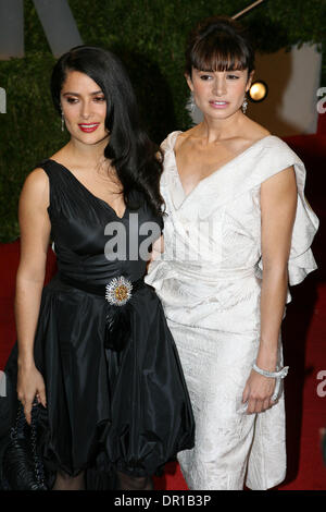 Février 22, 2009 ; West Hollywood, CA, USA ; Salma Hayek et Mia Maestro arrivent pour le Vanity Fair et après le dîner de travail à l'hôtel Sunset Tower célébrant la 81e cérémonie des Academy Awards. Schmitt riche/ZUMA Press Banque D'Images