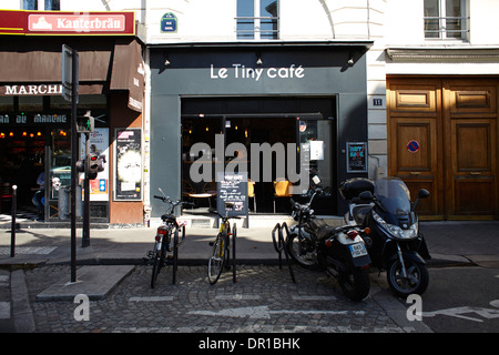 Le petit café à Bastille de Paris Banque D'Images
