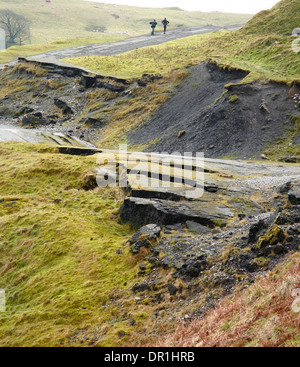 Glissement de terrain sur face est de Mam Tor, un ancien fortin géologiquement instable au-dessus de Castleton, Peak District, Derbyshire, Royaume-Uni Banque D'Images