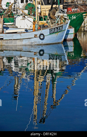 Bateaux de pêche au port, Sisimiut Holsteinsborg (ouest du Groenland), Banque D'Images