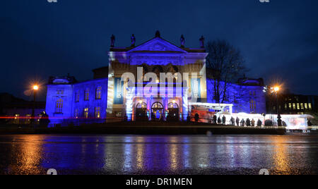 Munich, Allemagne. 17 Jan, 2014. Vue extérieure de l'allumé Prinzregententheater avant la présentation du Prix du Cinéma bavarois de Munich, Allemagne, 17 janvier 2014. Photo : Tobias HASE/dpa/Alamy Live News Banque D'Images
