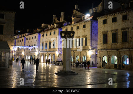 Dubrovnik, Croatie. 05Th Jan, 2014. La rue principale Stradun, dans la ville historique de Dubrovnik, Croatie, 08 janvier 2014. La vieille ville est un patrimoine mondial de l'UNESCO. Photo : Jens Kalaene/dpa/Alamy Live News Banque D'Images