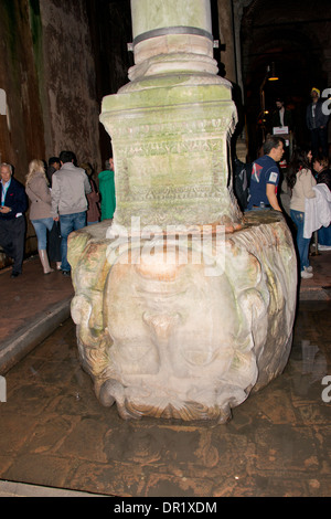 L'Asie, la Turquie, Istanbul. La Citerne Basilique (Yerebatan Sarnici aka ou Yerbatan), la citerne souterraine. Banque D'Images