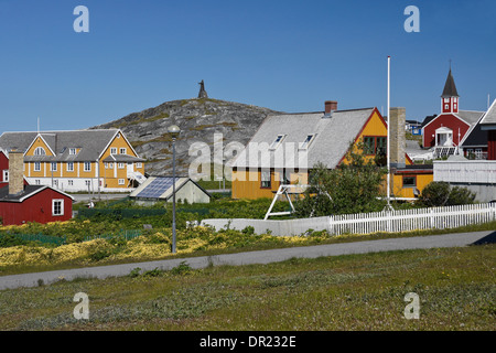 Frelserens Kirke (l'église de Notre Sauveur), Hans Egede statue sur la colline parlementaire, Hans Egede maison, maisons colorées à Nuuk (Godthab), Greenl Banque D'Images
