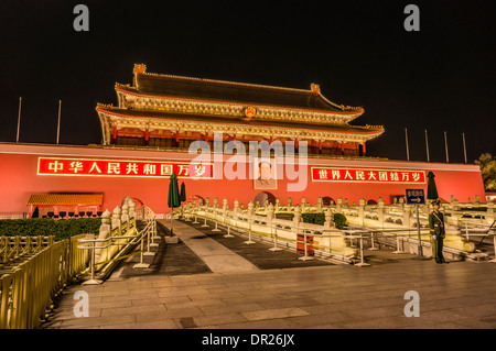 Vue nocturne de la Place Tiananmen, Pékin, Chine Banque D'Images