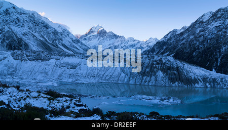 Coucher du soleil tombe sur parc Aoraki/Mount Cook et Mueller Lake de Kea Point ; parc Aoraki/Mount Cook National Park, New Zealand. Banque D'Images