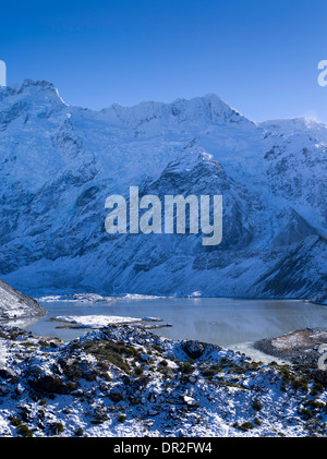 Mueller, Lac avec Mt. Sefton en arrière-plan ; parc Aoraki/Mt. Cook, Nouvelle-Zélande. Banque D'Images