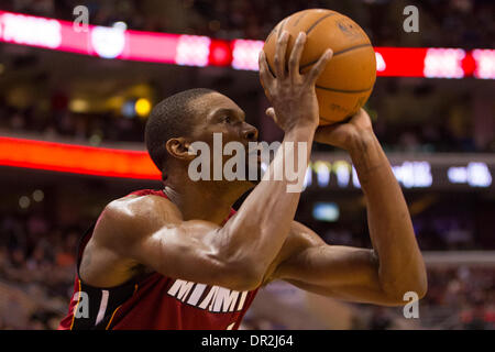 17 janvier 2014 : Miami Heat center Chris Bosh (1) cherche à tirer la balle au cours de la NBA match entre le Heat de Miami et les Philadelphia 76ers au Wells Fargo Center de Philadelphie, Pennsylvanie. La chaleur gagner 101-86. Christopher Szagola/Cal Sport Media Banque D'Images