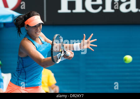 Melbourne, Victoria, Australie. 18 janvier, 2014. 18 janvier 2014 : Garbine Muguruza (ESP) en action dans un 3ème match contre 10e Caroline Wozniacki de semences (DEN) au jour 6 de l'Australian Open 2014 Tournoi de tennis du grand chelem à Melbourne Park, Melbourne, Australie. Bas Sydney/Cal Sport Media/Alamy Live News Banque D'Images