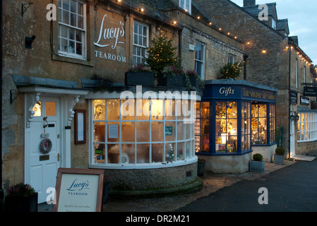 Place du marché à Noël, Stow-on-the-Wold, Gloucestershire, Royaume-Uni Banque D'Images