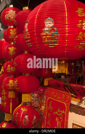 Lanternes de fête sur l'affichage comme Chinatown Bangkok se prépare pour le Nouvel An Chinois, 2014, l'année du cheval Banque D'Images