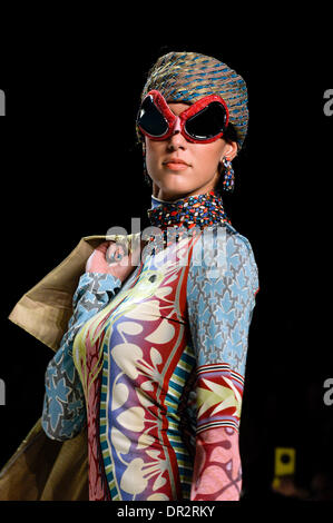 Berlin, Allemagne. 17 Jan, 2014. Les modèles posent à la Miranda Konstantinidou fashion durant la Semaine de la mode Mercedes Benz 2014 à Berlin le 17 janvier 2014. Dpa : Crédit photo alliance/Alamy Live News Banque D'Images