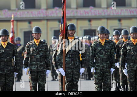 Bangkok, Thaïlande. 18 janvier, 2014. Défilé des soldats thaïlandais lors de célébrations de la Journée des Forces armées Royale Thaïlandaise dans une base militaire à Bangkok, Thaïlande, 19 janvier 2014. Credit : Gao Jianjun/Xinhua/Alamy Live News Banque D'Images