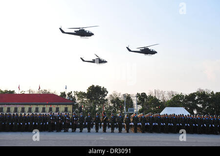 Bangkok, Thaïlande. 18 janvier, 2014. Défilé des soldats thaïlandais lors de célébrations de la Journée des Forces armées Royale Thaïlandaise dans une base militaire à Bangkok, Thaïlande, 19 janvier 2014. Credit : Rachen Sageamsak/Xinhua/Alamy Live News Banque D'Images