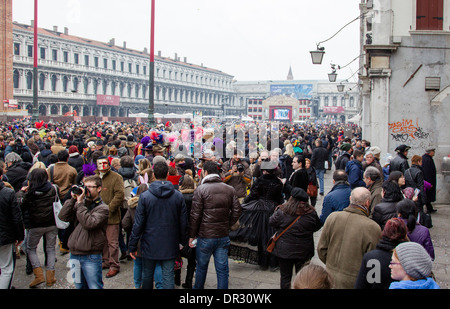 La Place St Marc, la Piazza San Marco, au cours du carnaval de Venise Banque D'Images