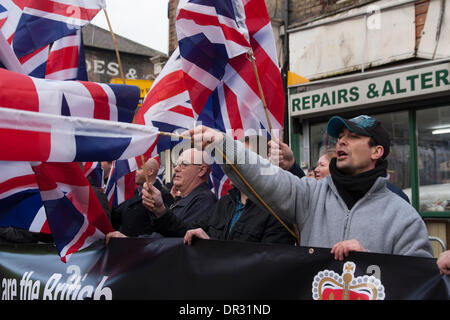 Londres, Royaume-Uni. 18 janvier, 2014. Groupe 'Patriot' La Grande-Bretagne d'abord démontrer à Cricklewood, au nord de Londres contre la création d'un bureau par l'interdit des Frères musulmans. Crédit : Paul Davey/Alamy Live News Banque D'Images