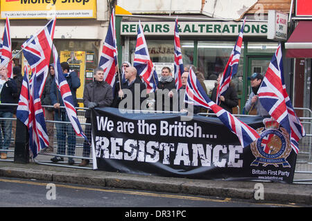 Londres, Royaume-Uni. 18 janvier, 2014. Groupe 'Patriot' La Grande-Bretagne d'abord démontrer à Cricklewood, au nord de Londres contre la création d'un bureau par l'interdit des Frères musulmans. Crédit : Paul Davey/Alamy Live News Banque D'Images