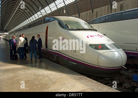 Gare, Sevilla-Santa Justa AVE, train, Séville, Andalousie, Espagne, Europe Banque D'Images