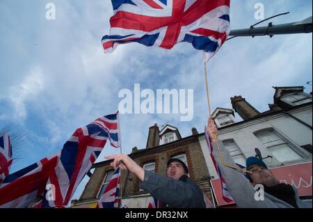 London, UK, UK. 18 janvier, 2014. Une manifestation a eu lieu à l'extérieur de la confrérie musulmane de neuf Médias bureau à Londres. Le groupe de pression d'abord la Grande-Bretagne s'oppose à l'ancien groupe étant autorisés à avoir leur siège des médias hors de Londres. Le groupe campagnes contre ce qu'il appelle l'Islamification of Britain Crédit : Gail Orenstein/ZUMAPRESS.com/Alamy Live News Banque D'Images