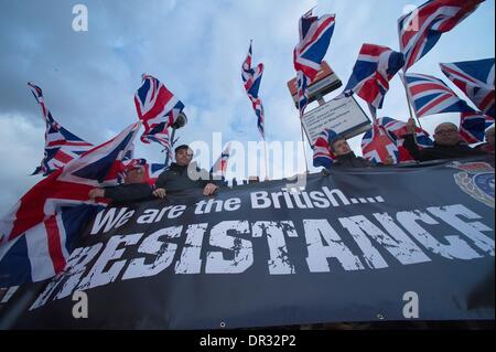 London, UK, UK. 18 janvier, 2014. Une manifestation a eu lieu à l'extérieur de la confrérie musulmane de neuf Médias bureau à Londres. Le groupe de pression d'abord la Grande-Bretagne s'oppose à l'ancien groupe étant autorisés à avoir leur siège des médias hors de Londres. Le groupe campagnes contre ce qu'il appelle l'Islamification of Britain Crédit : Gail Orenstein/ZUMAPRESS.com/Alamy Live News Banque D'Images