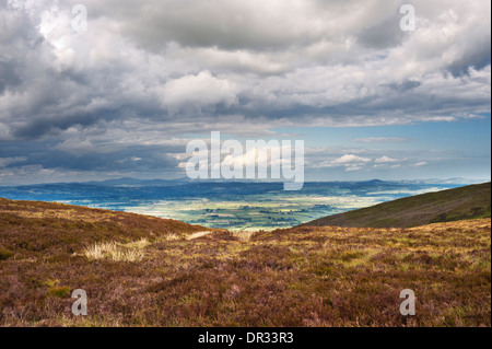 Vue nord-est sur le Golden Vale de Tipperary, de l'écart, Nièvre, vallée de montagnes Comeragh, Waterford, Banque D'Images