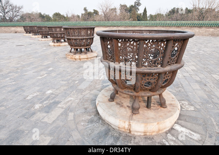 8 poêles pour brûler les offrandes au Temple taoïste du ciel, Dongcheng District Beijing, Chine Banque D'Images