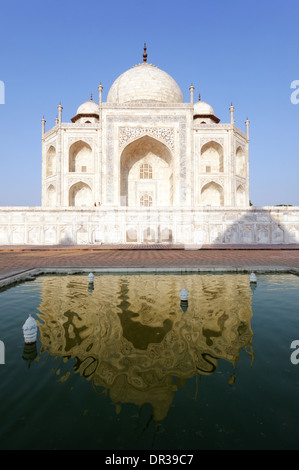 Le Taj Mahal reflète dans la fontaine piscines Banque D'Images