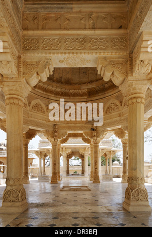 Les crématoriums royale d'Chhatriyan Ki Gatore faisait près de Jaipur, Rajasthan, Inde Banque D'Images