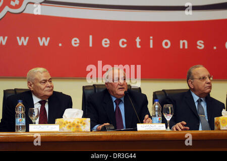 Le Caire, Le Caire, Égypte. 18 janvier, 2014. Nabil Salib, chef de la Commission électorale suprême, tient une conférence de presse annonçant une nouvelle constitution au Caire le 18 janvier 2014. Plus de 98 pour cent des électeurs ont appuyé la nouvelle constitution égyptienne lors d'un référendum cette semaine, les autorités ont déclaré le samedi, bien que le taux de participation a été plus faible que certains fonctionnaires ont indiqué, avec moins de 40 p. cent de l'électorat prenant part © Mohammed Bendari APA/Images/ZUMAPRESS.com/Alamy Live News Banque D'Images