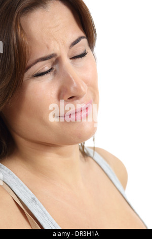 Portrait d'une femme en pleurs larmes isolé sur fond blanc Banque D'Images