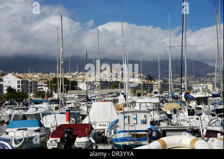 Bateaux dans le port d'Altea, Costa Blanca, Alicante Province, Espagne Banque D'Images