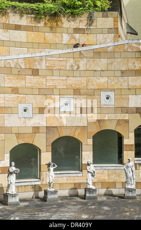 Sculptures dans la cour intérieure de l'état nouveau gallery art museum, Stuttgart, baden-Württemberg, Allemagne Banque D'Images