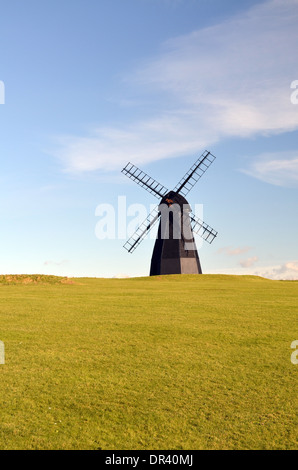 Sussex traditionnels Smock Moulin à Rottingdean,East Sussex England.Construit en 1802, il est l'un des plus anciens moulins de la Comté. Banque D'Images