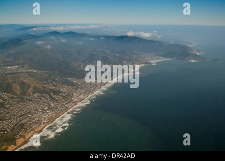 Au-dessus de la côte de l'antenne à Pacifica, Californie Banque D'Images