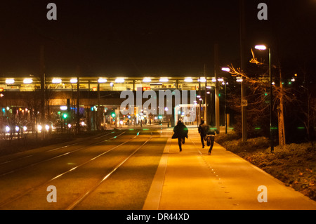 Gennevilliers par nuit, sur le nord de la banlieue parisienne. Banque D'Images