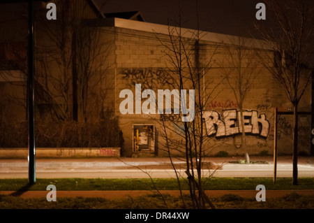 Gennevilliers par nuit, sur le nord de la banlieue parisienne. Banque D'Images