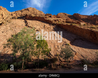 Vallée du Dadès paysage sauvage et village au Maroc Banque D'Images