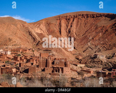 Vallée du Dadès paysage sauvage et village au Maroc Banque D'Images