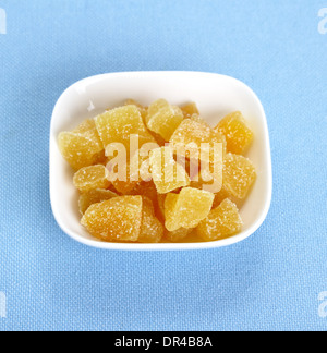 Gingembre Confit en blanc bol, Close up Banque D'Images