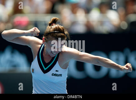 Melbourne, Australie. 20 Jan, 2014. De la Roumanie : Simona célèbre après avoir remporté son quatrième tour féminin match contre Jelena Jankovic de la Serbie à l'Open de tennis d'Australie 2014 à Melbourne, Australie, le 20 janvier 2014. 2-1 : Simona. Credit : Bai Xue/Xinhua/Alamy Live News Banque D'Images