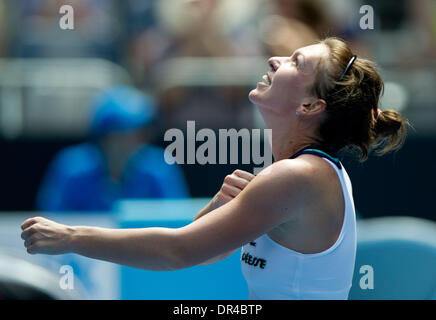 Melbourne, Australie. 20 Jan, 2014. De la Roumanie : Simona célèbre après avoir remporté son quatrième tour féminin match contre Jelena Jankovic de la Serbie à l'Open de tennis d'Australie 2014 à Melbourne, Australie, le 20 janvier 2014. 2-1 : Simona. Credit : Bai Xue/Xinhua/Alamy Live News Banque D'Images