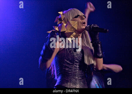 Dec 14, 2008 - Camden, New Jersey, USA - Lady GAGA se produit devant une foule à la Susquehanna Bank Center à Camden. (Crédit Image : © Chaz Niell/Southcreek IME/ZUMA Press) Banque D'Images