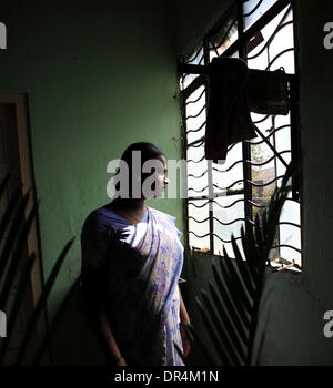 Jan 24, 2009 - Hyderabad, Andhra Pradesh, Inde - à un avenir plus radieux, B. Manga a été guérie de la tuberculose deux fois, bien qu'elle est séropositive pour le VIH [positive] (crédit Image : © Subhash Sharma/ZUMA Press) Banque D'Images