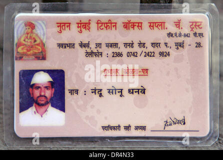 Mar 03, 2009 - Mumbai, Maharashtra, Inde - Toutes les cartes d'identité délivrées sont Dabbawallas par l'organisation 'Nutan Mumbai sandwichs de fiducie de bienfaisance de l'offre.' (image Crédit : © Subhash Sharma/ZUMApress.com) Banque D'Images