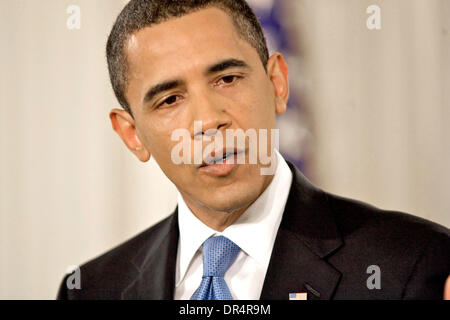 Apr 29, 2009 - Washington, District of Columbia, États-Unis - Le Président Barack OBAMA présente son premier 100 jours au pouvoir discours du East Room de la Maison Blanche à Washington D.C. (crédit Image : © Chaz Niell/Southcreek IME/ZUMA Press) Banque D'Images