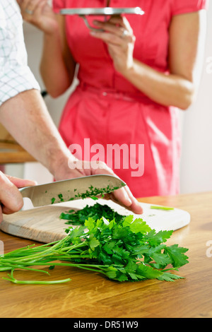 Couple Cooking Together Banque D'Images