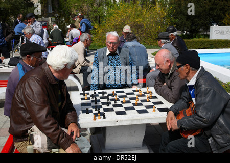 Joueur dans le Parc Central, Brasov (Kronstadt), Transylvanie, Roumanie, Europe Banque D'Images