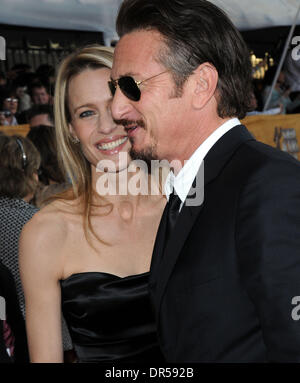 25 janvier 2009 - Los Angeles, Californie, USA - Sean Penn et Robin Wright Penn sur le tapis rouge à la 15e édition annuelle des Screen Actors Guild Awards au Shrine Auditorium à Los Angeles. (Crédit Image : © Lisa O'Connor/ZUMA Press) Banque D'Images