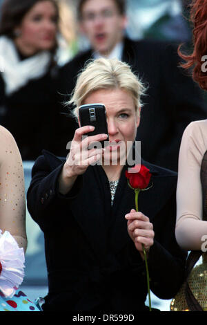 Feb 05, 2009 - Cambridge, Massachusetts, USA - Actrice RENEE ZELLWEGGER bénéficie d'une parade, rôti, pot au lait et conférence de presse, organisée en son honneur tout comme elle a été nommée 'le pudding précipité Femme de l'année' par le Théâtre pudding précipité à l'Université de Harvard. (Crédit Image : © Béthanie Versoy/ZUMA Press) Banque D'Images
